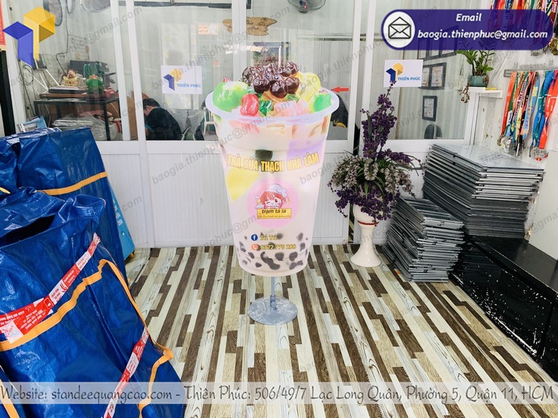 standee-ly-tra-sua-lap-rap-dep